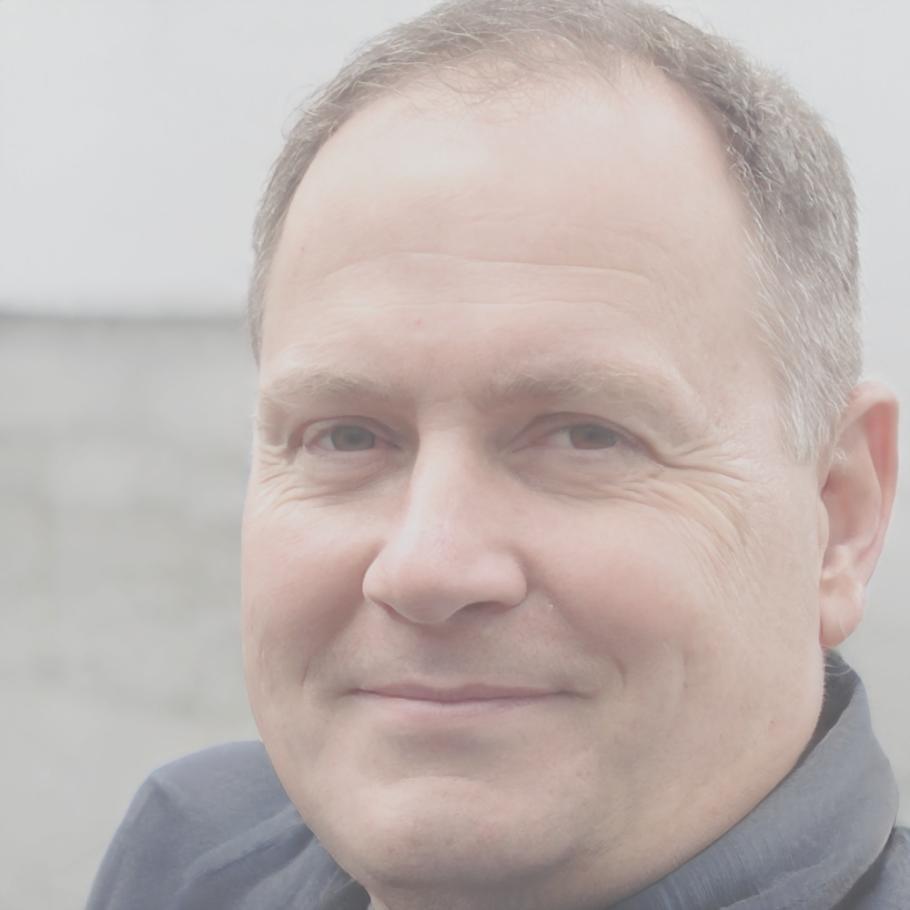 Henrik Schneider bei der Analyse von Chart-Mustern